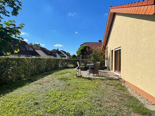 Schönes Einfamilienhaus in ruhiger Lage von Gau-Weinheim! — Bild 2 von 19