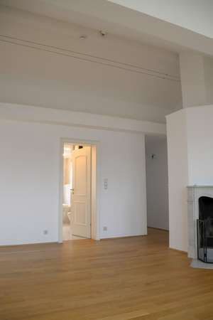 Einzigartige 3 ZKB Dachgeschosswohnung mit toller Aussicht — Bild 8 von 14