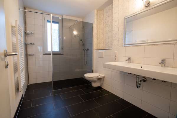 Idyllisches Wohnen am Feldrand: Reihenmittelhaus mit Dachterrasse! — Bild 14 von 24