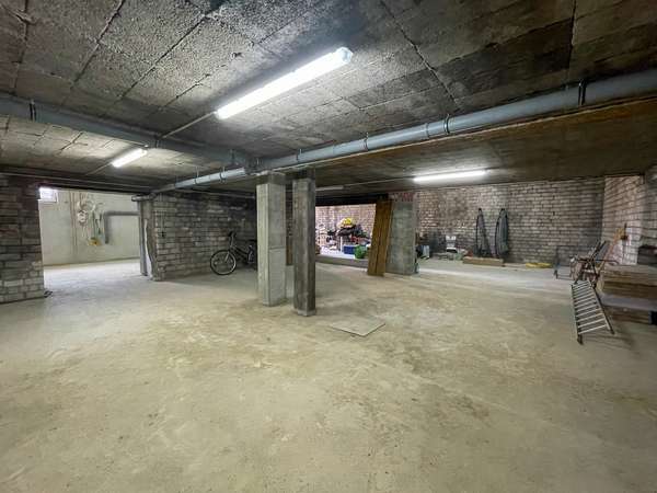 Familien aufgepasst! Großzügiges Einfamilienhaus mit toller Terrasse und Lagerfläche im Keller. — Bild 25 von 25