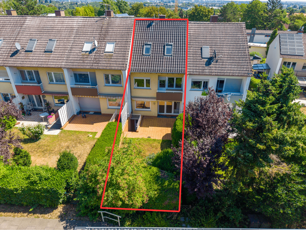 Raumwunder mit ausgebautem Dachgeschoss – Reihenmittelhaus mit Gestaltungspotential — Bild 2 von 32