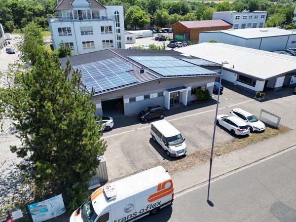 Attraktive Gewerbehalle mit Büroräumen und Stellplätzen — Bild 3 von 33