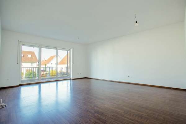Sonnenverwöhnte 3 Zimmer - Wohlfühlwohnung mit Balkon und Tiefgaragenstellplatz — Bild 4 von 15