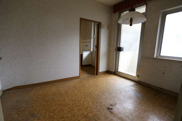 Sanierungsbedürftiges 1-3 Familienhaus mit Scheune & großem Innenhof — Bild 38 von 55
