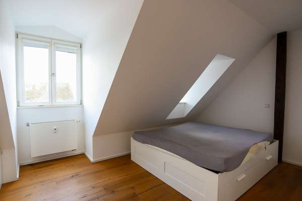 Wunderschöne, loftartige Dachgeschosswohnung in kernsaniertem Altbau! — Bild 9 von 15