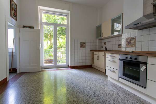 Geräumige 3-Zimmer Altbauwohnung mit Balkon – Ihr neues Zuhause! — Bild 6 von 13
