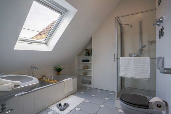 Traumhafte 3-Zimmer Maisonette Wohnung im schönen Wiesbaden! — Bild 7 von 10