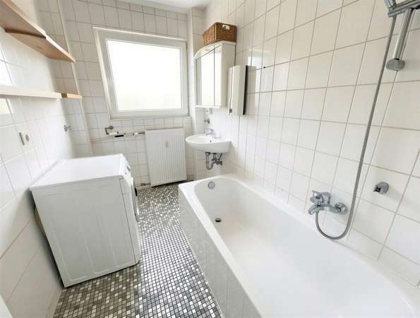 Ihr neues Zuhause: Helle 3-Zimmerwohnung mit sonnigem Balkon — Bild 7 von 12