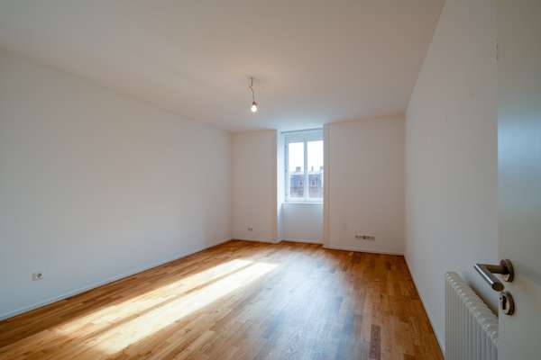 Außergewöhnliche Dachgeschosswohnung in denkmalgeschütztem Prachtbau in bester Lage von Mainz — Bild 6 von 23