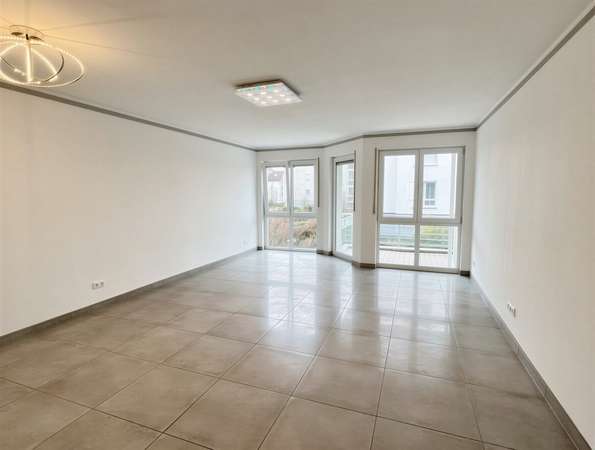 Frühlingsgefühle inklusive – Lichtdurchflutete 2-Zimmer-Wohnung mit Balkon in Frankfurts Osten — Bild 2 von 13