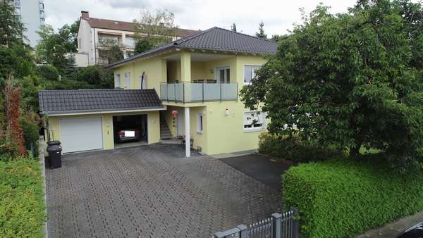 Traumwohnung im 2 Familienhaus mit Dachterrasse + Loggia + Garage — Bild 2 von 20