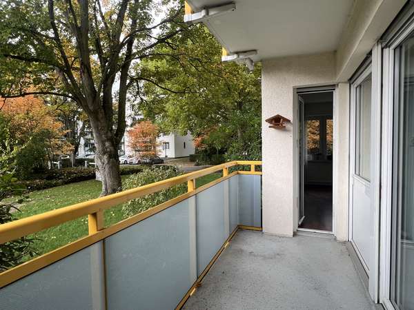 Gepflegte 3-Zimmerwohnung mit großem Balkon und Blick ins Grüne — Bild 2 von 11