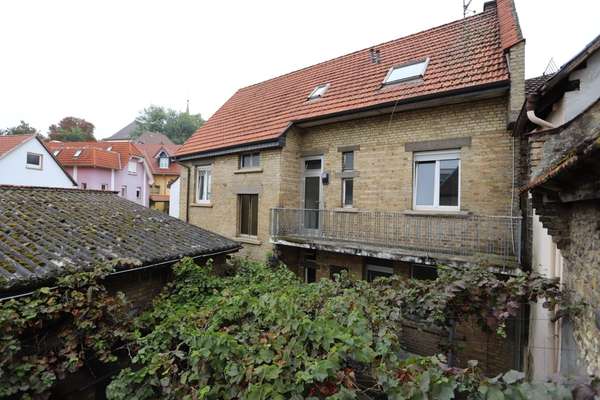 Sanierungsbedürftiges 1-3 Familienhaus mit Scheune & großem Innenhof — Bild 22 von 55