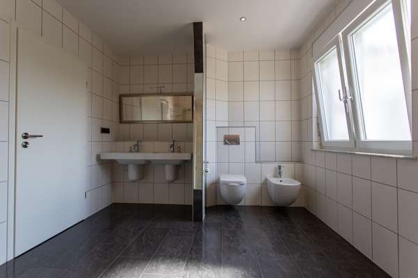 Großzügiges Einfamilienhaus in ländlicher Idylle von Guntersblum! — Bild 11 von 26