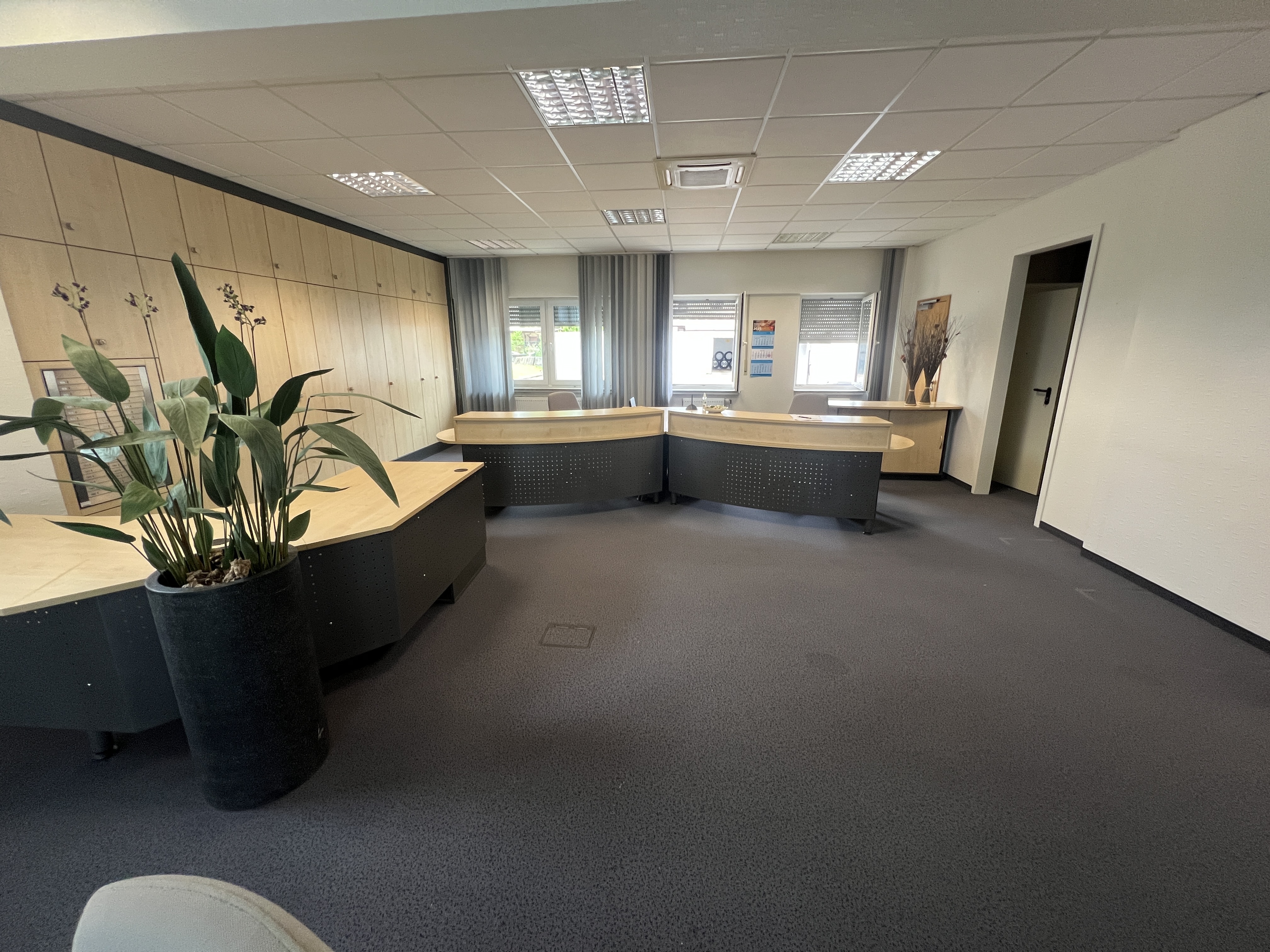 Attraktive Gewerbefläche mit großen Fensterfronten in Herford-Elverdissen – ab sofort verfügbar!