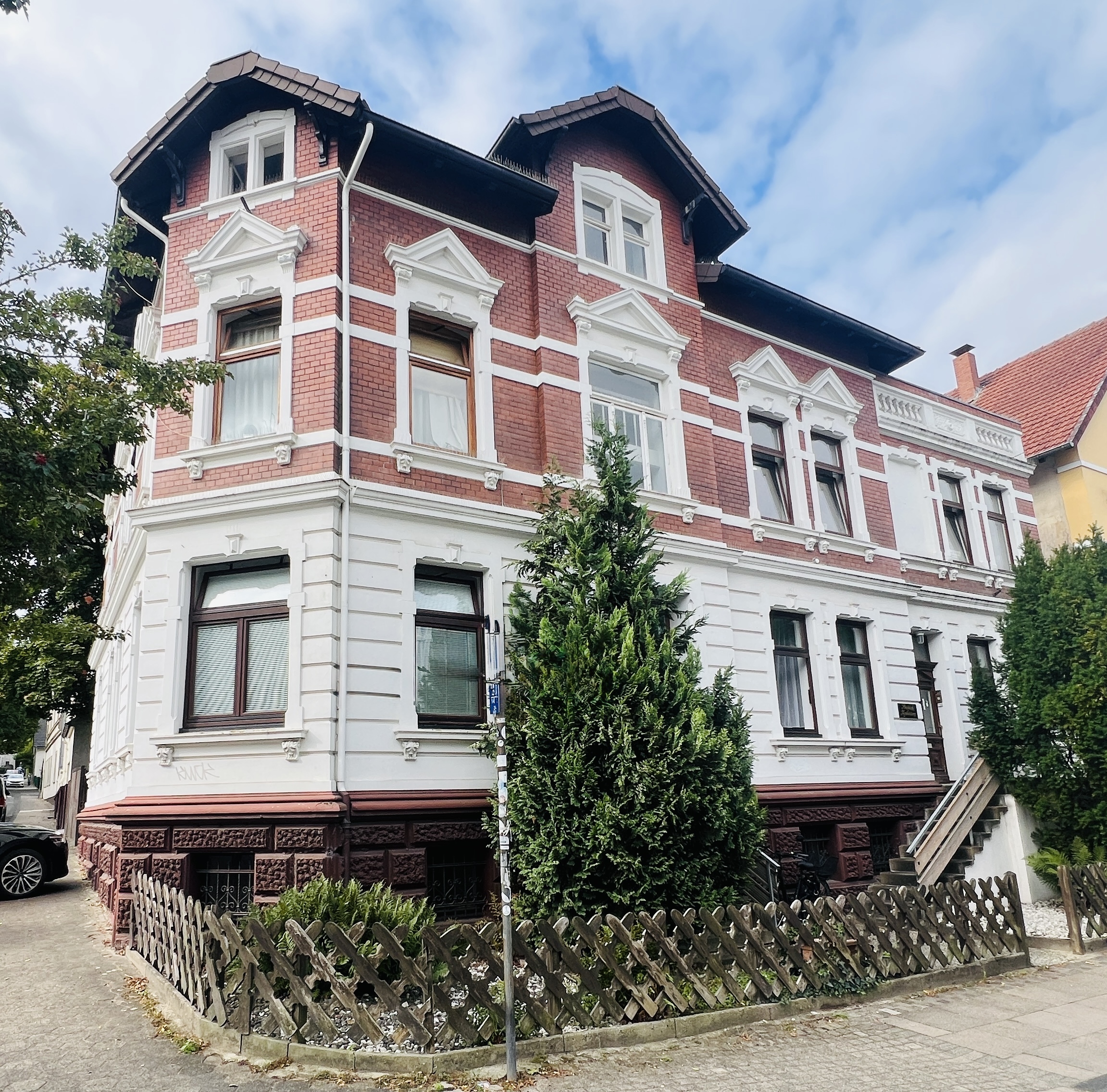 Charmantes Mehrfamilienhaus mit Gewerbeeinheit in zentraler Lage von Bielefeld