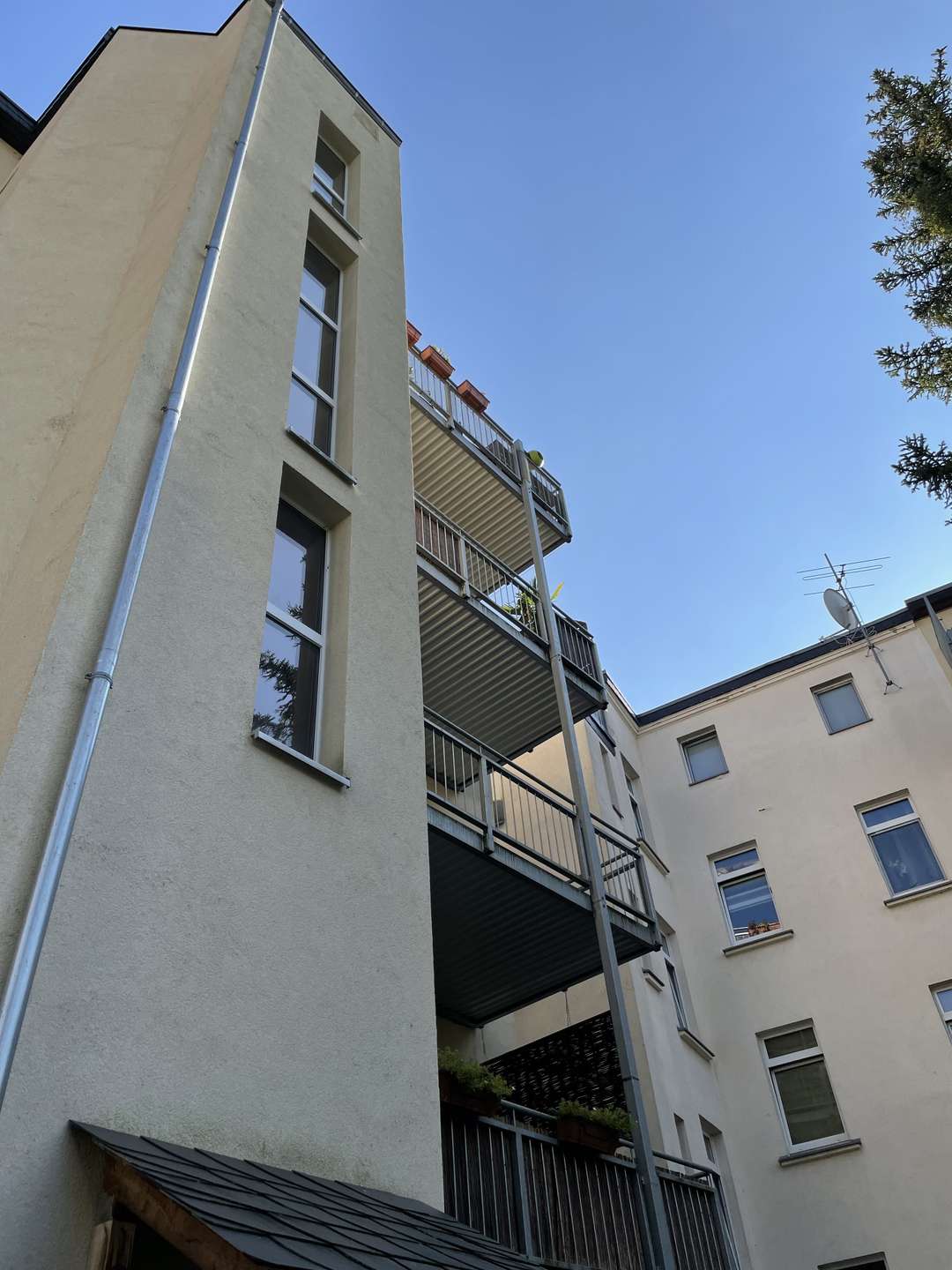 Vollvermietetes Mehrfamilienhaus mit Aufzug und Stellplätzen I Top-Lage in Gera – Bild 3