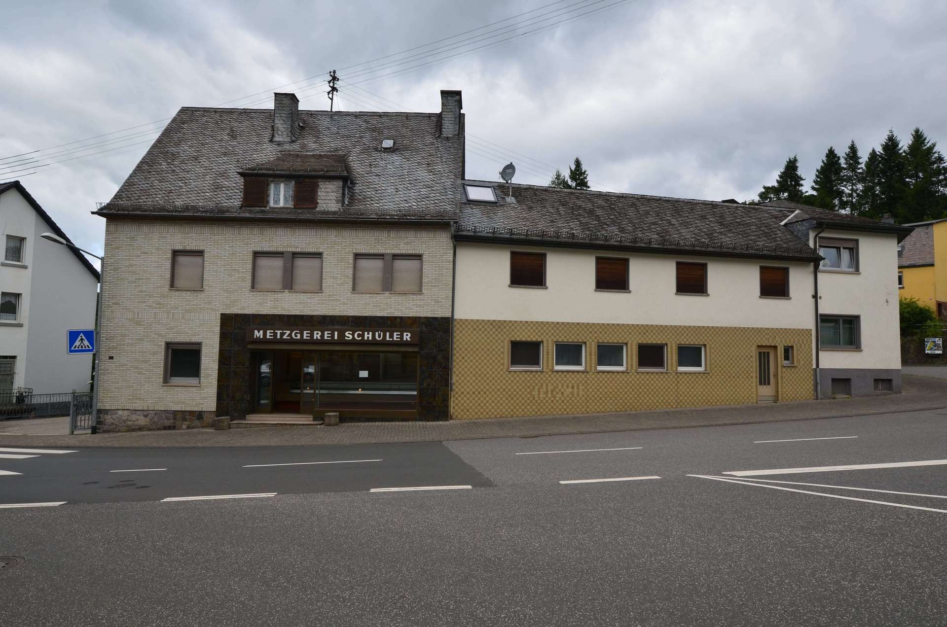 Arbeiten und Wohnen vereinen. Immobilie mit Garage und Hof in guter Lage!
