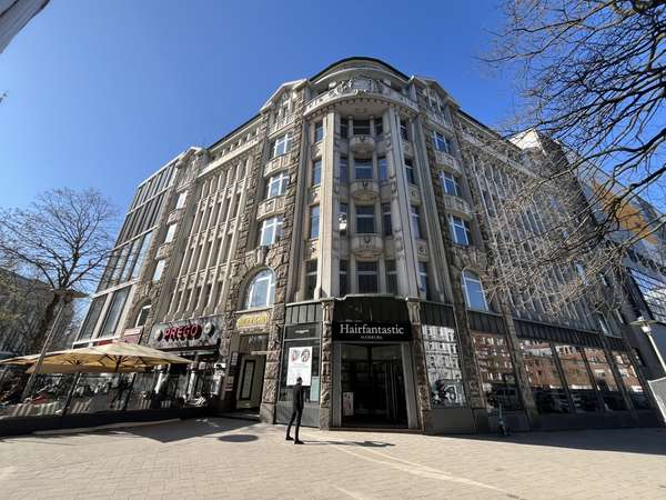 Moderne Bürofläche im historischen Mönckeberghaus