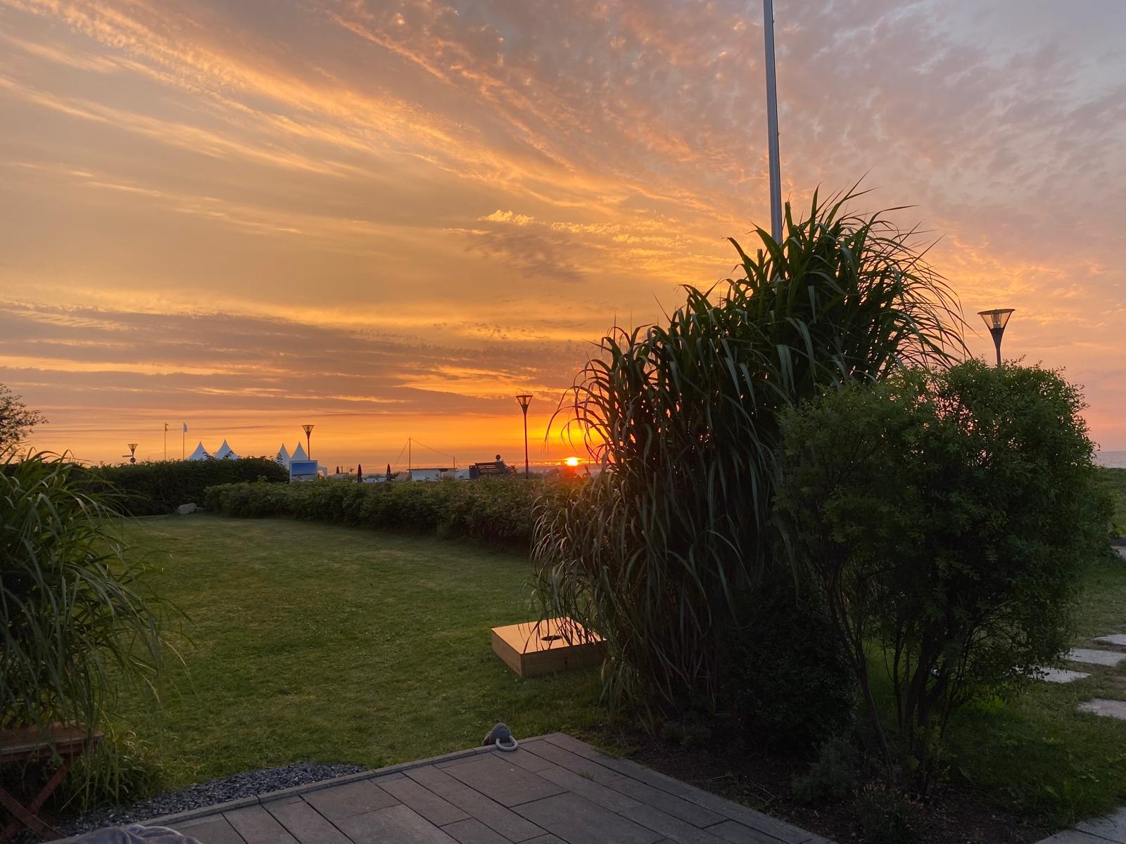 MOIN MEERBLICK!  Erste Reihe, bester Blick: Unverbaubarer Weitblick im Erdgeschoss! - Bild 4