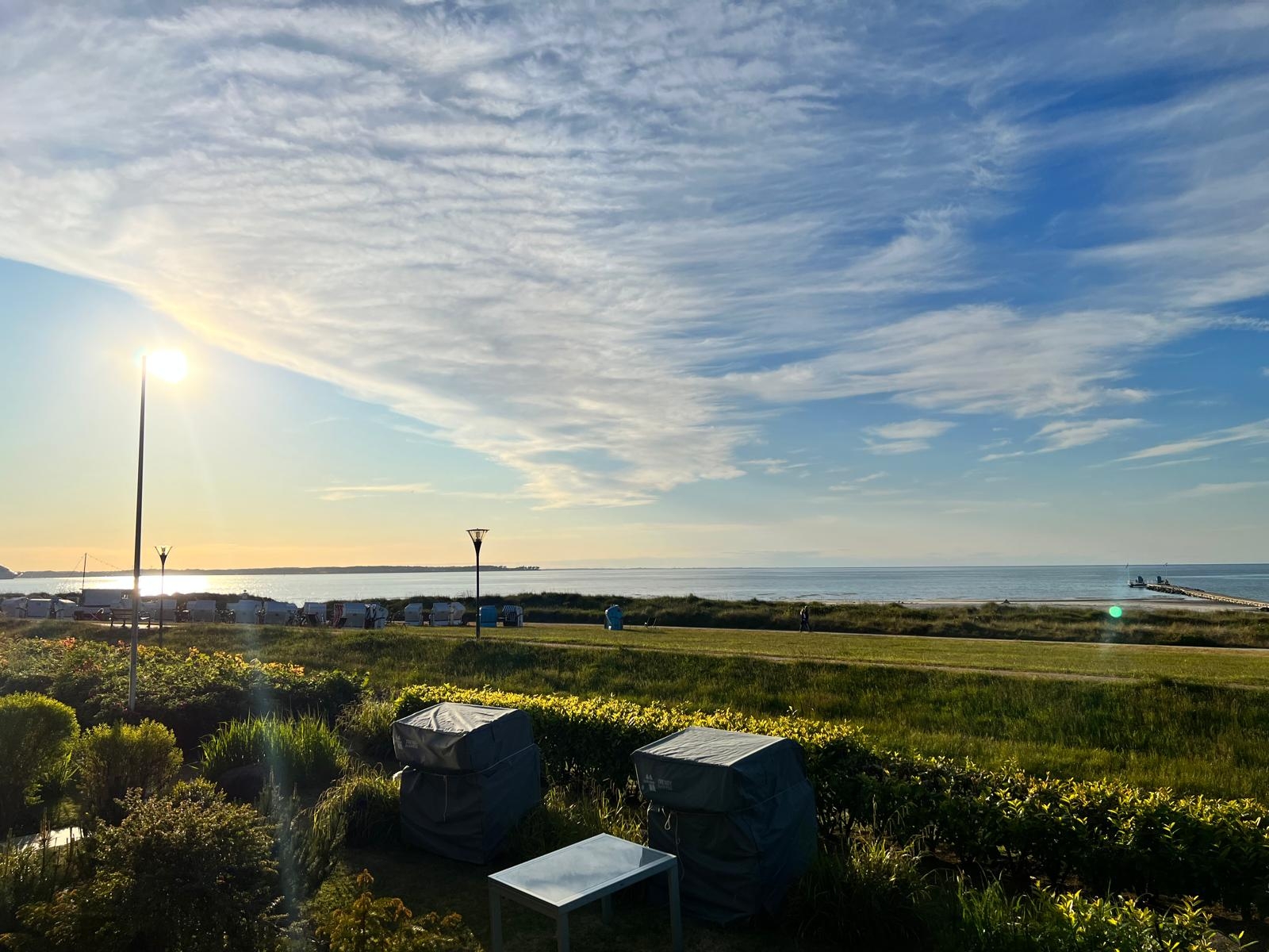 MOIN MEERBLICK!  Erste Reihe, bester Blick: Unverbaubarer Weitblick im Erdgeschoss! - Bild 3
