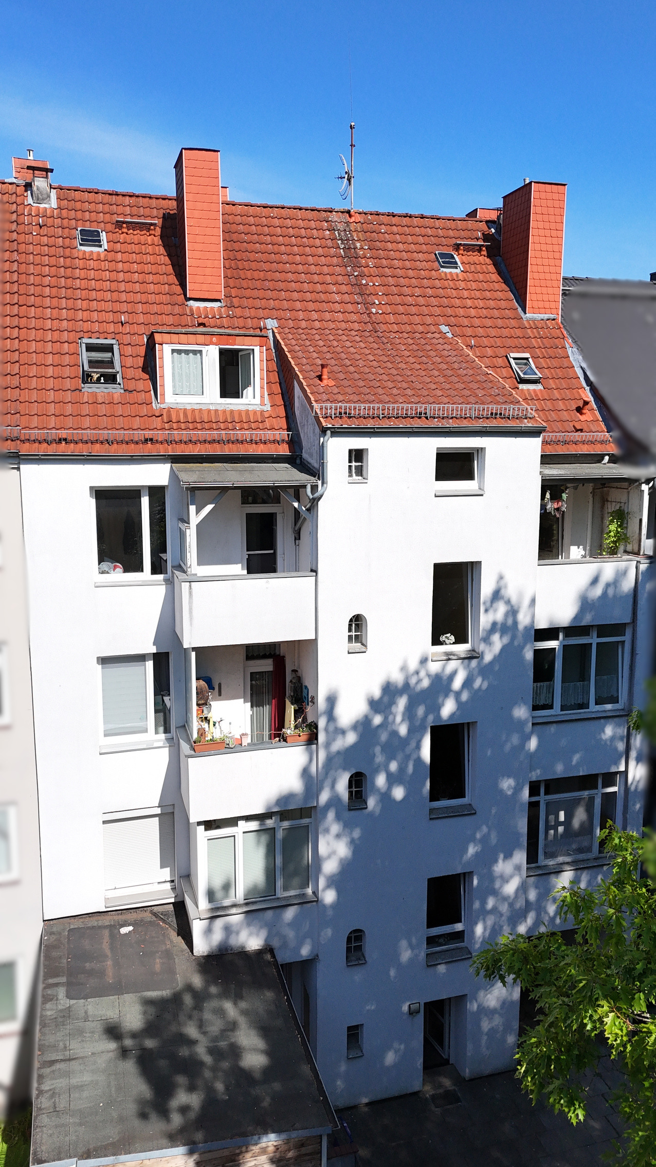 Gepflegtes MFH mit guter Historie - Bild 3