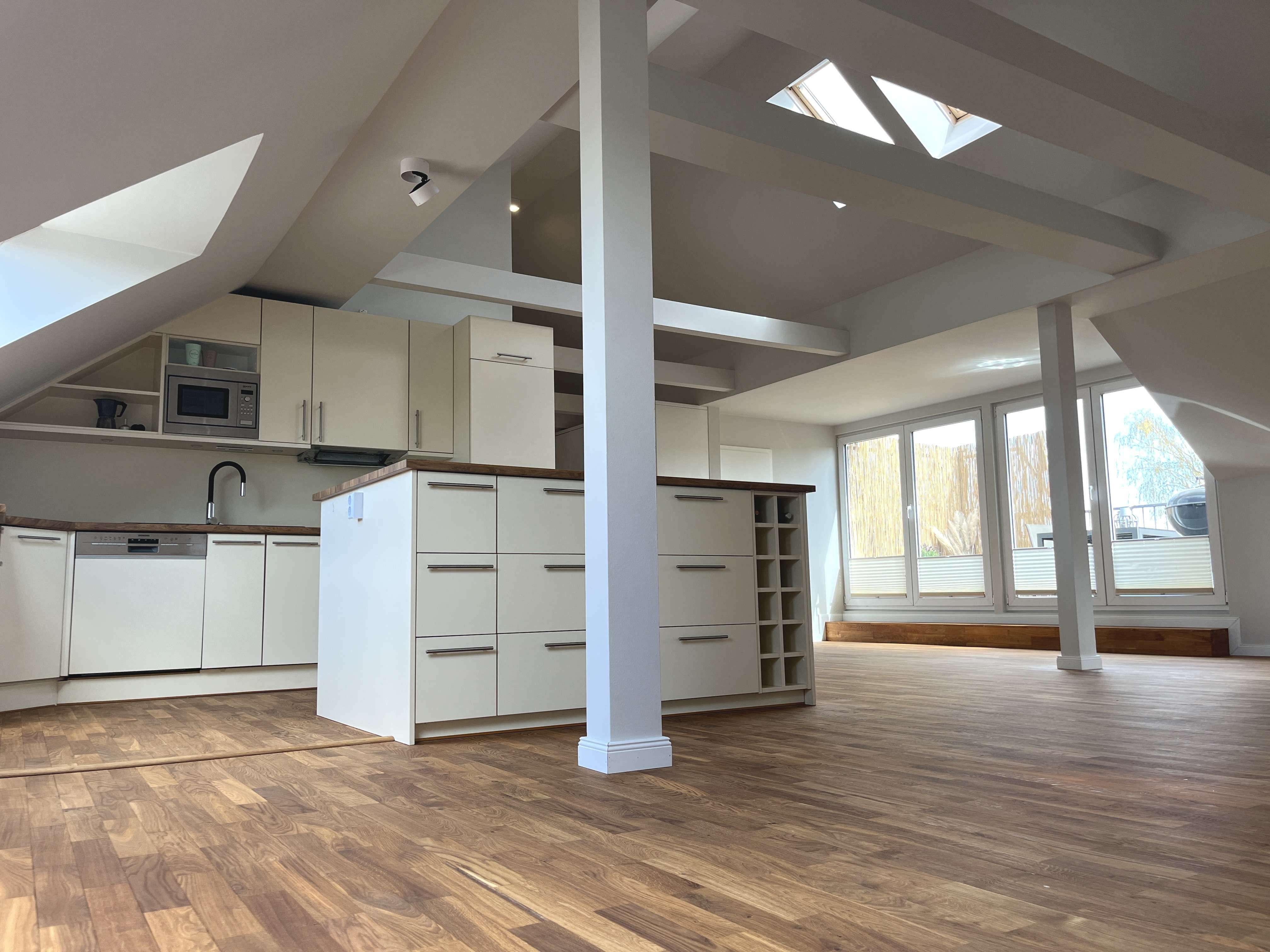 LOFTARTIGE DACHGESCHOSS- WOHNUNG IN ALSTERNÄHE - Bild 2